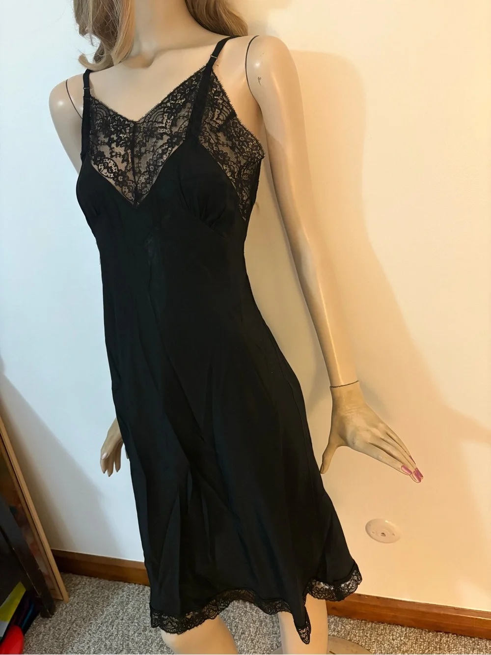 Sultry Vintage 1940s 50s Rare Radelle Lingerie Lace Slip - Picture 3 of 15